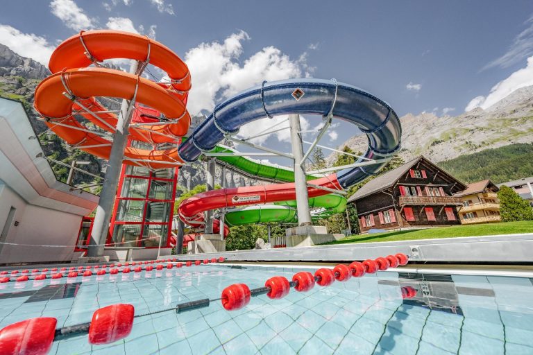 Leukerbad_Therme_Waterslides_-MyLeukerbadAG