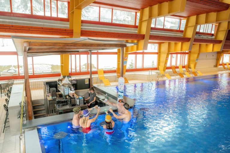 Poolbar_Leukerbad_Therme_-MyLeukerbadAG