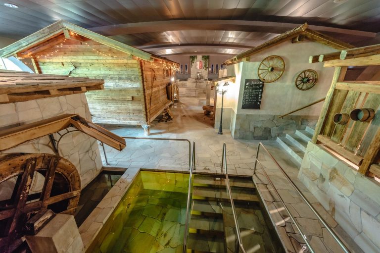 Valais_sauna_village_2-MyLeukerbadAG