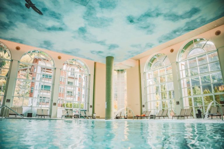 Walliser_Alpentherme_Indoor_pool-MyLeukerbadAG